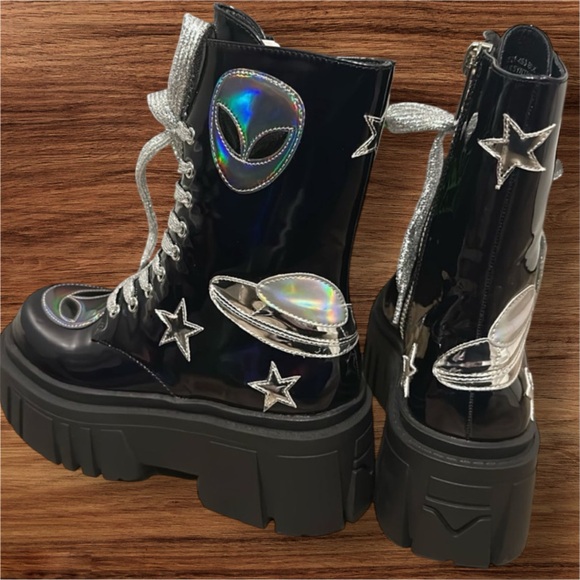 Dolls Kill Club Exx Midnight Invade UR Space Combat Boots NWOB size 6 Deadstock - Picture 2 of 16